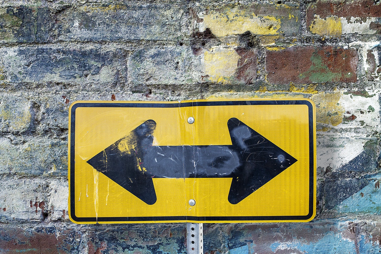 sign with arrows left and right - usmle step 1 pass fail
